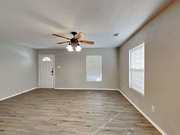 2nd image of 3982 Valentine St
