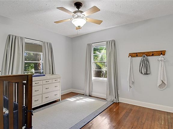 4th image of 656 12th Ave S