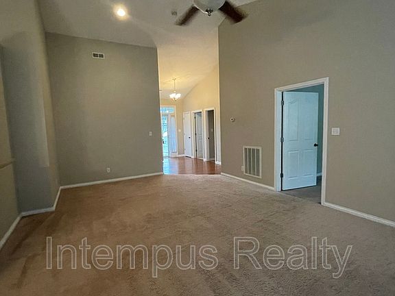 3rd image of 1448 Graybrook Ln