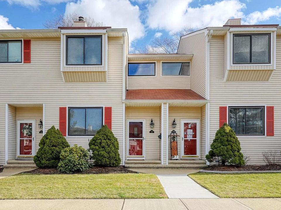 1st image of 134 Clubhouse Dr #134