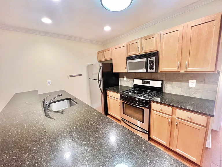 1526 Pine St #1B — Photo 24