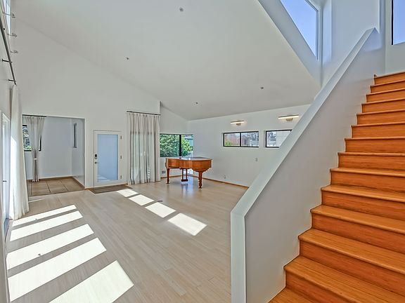 4th image of 522 Grand Blvd