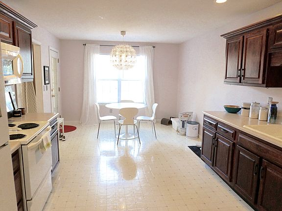 3rd image of 6115 White Tail Dr