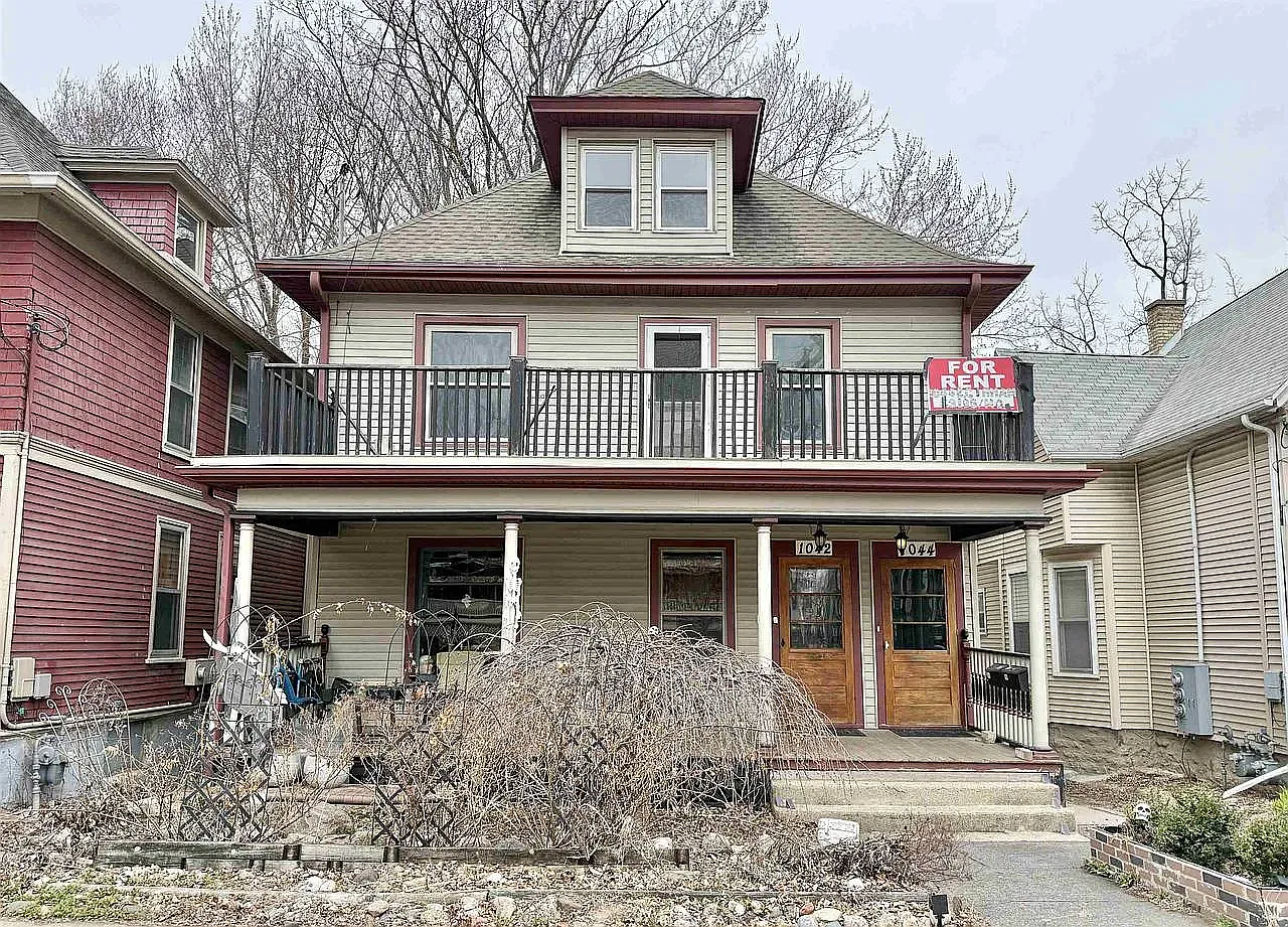 3 bed, 1269 sqft, $2,400 — Photo 1