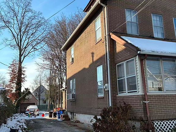 2nd image of 324 Taylor St