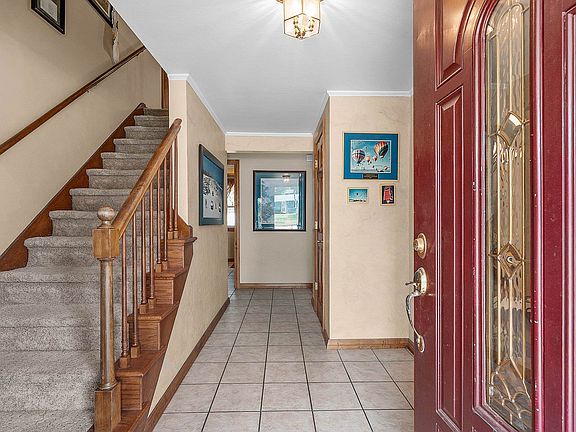 3rd image of 1938 Strawberry Ln