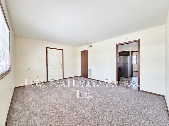 3rd image of 402 W 31st St Unit 102A