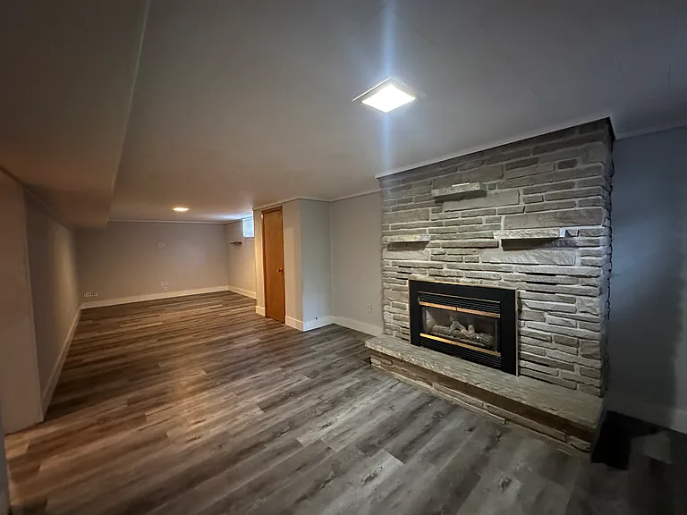 549 Hillside St — Photo 16