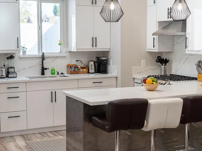 KITCHEN & DINING AREA