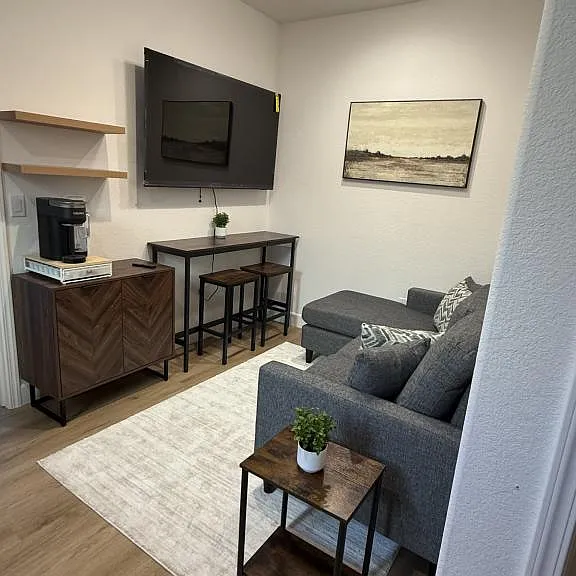 1850 Pinot Noir Way — Photo 2
