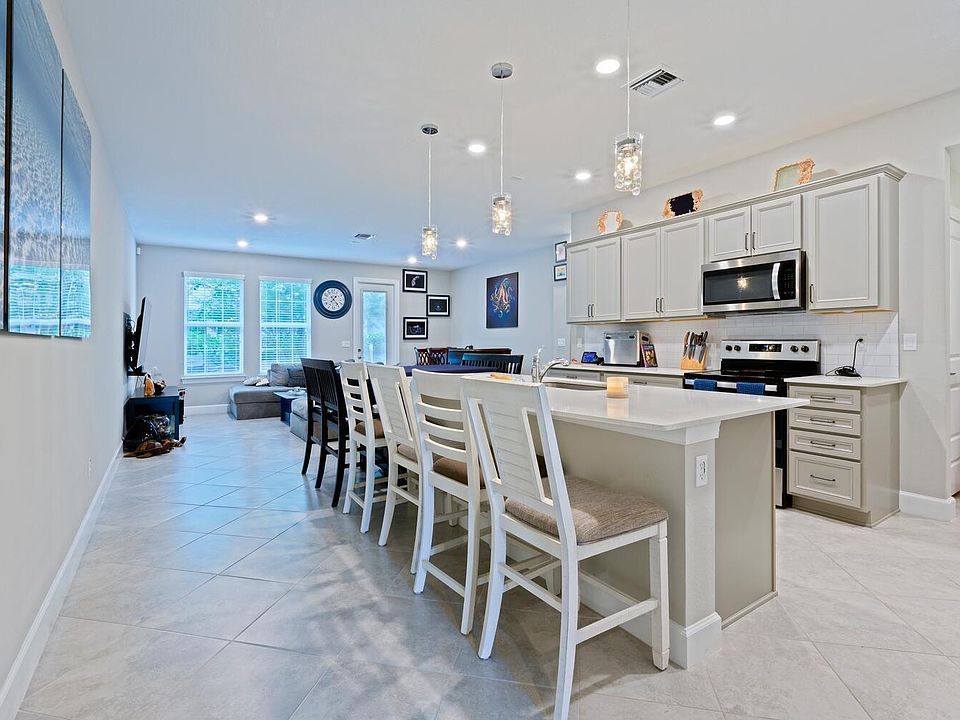 1st image of 1832 SE Roxy Way
