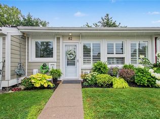 82 Szollosy Cir, Hamilton, ON L9B 1T8