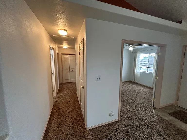 125 E 300 N — Photo 22