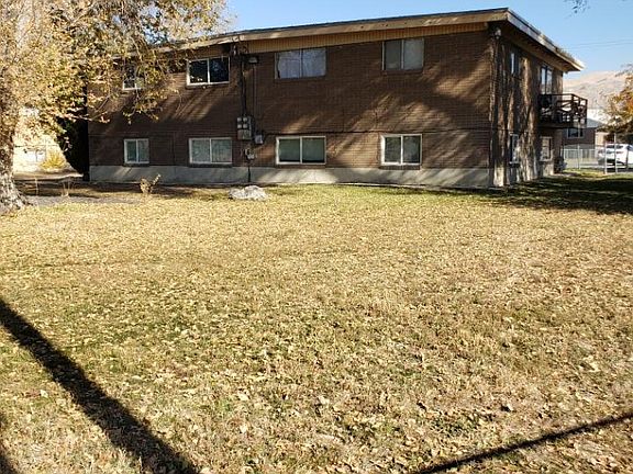 2nd image of 1631 W Ivy Cir APT 1