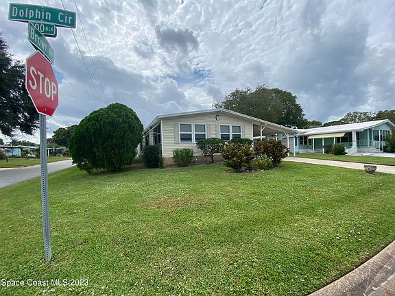 4th image of 601 Dolphin Cir
