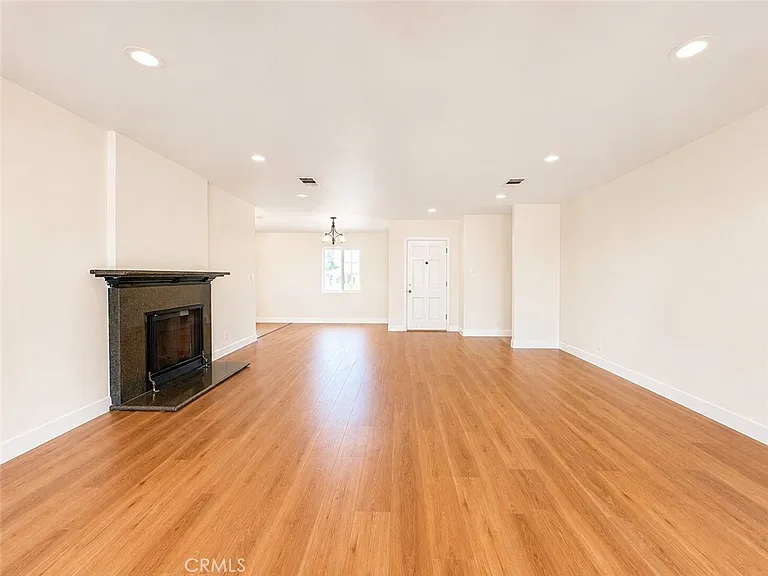 1180 Langley Way — Photo 20
