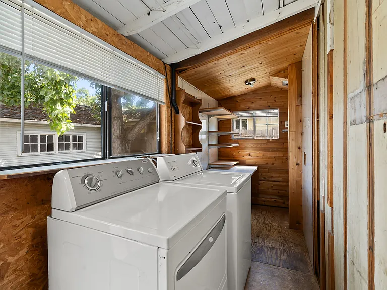 176 Skidmore St — Photo 1