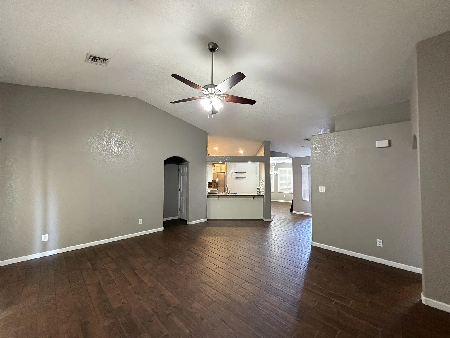 3 bed, 2.5 bath, 1491 sqft, $1,600 — Photo 3