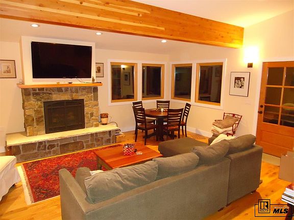 3rd image of 20 Highland Cir