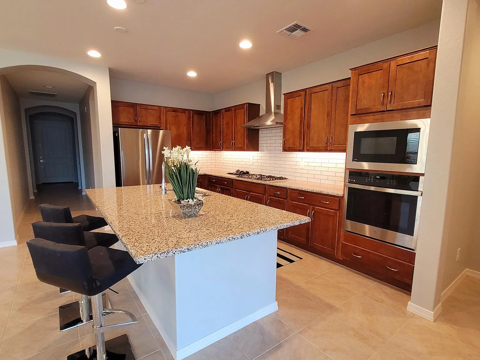 4 bed, 2161 sqft, $2,450 — Photo 3