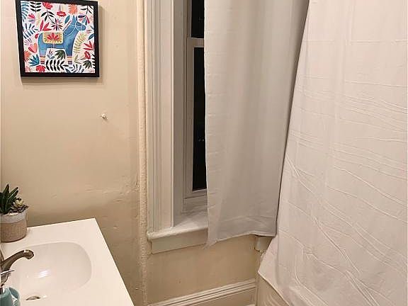 4th image of 1326 Floyd Ave APT 2
