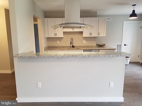 5th image of 878 College Pkwy #30