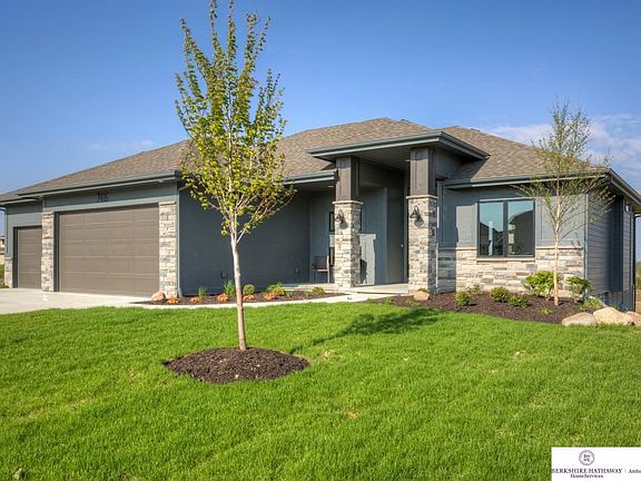 4th image of 6811 S 209th Avenue Cir