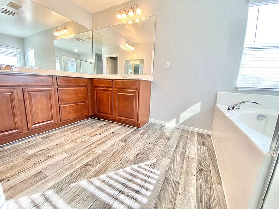 3rd image of 9802 Hearthfire St