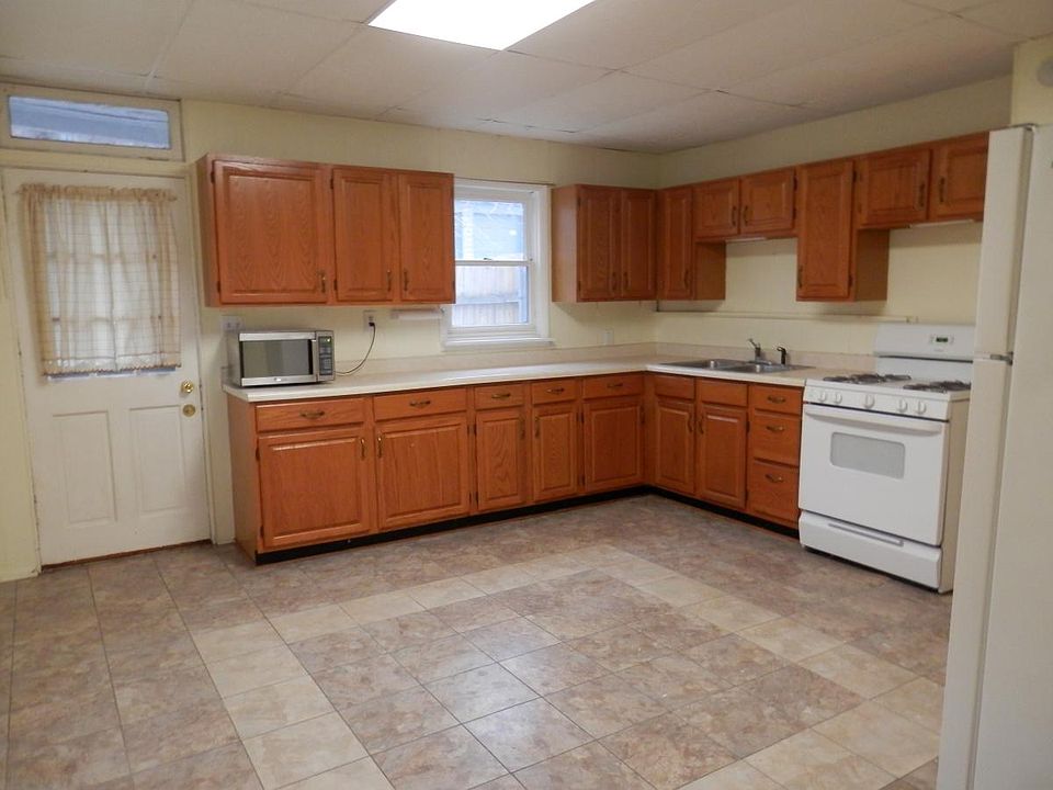 Large eat in kitchen
