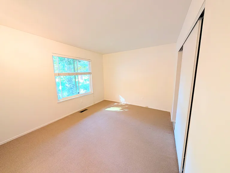 310 Miranda Ln — Photo 6