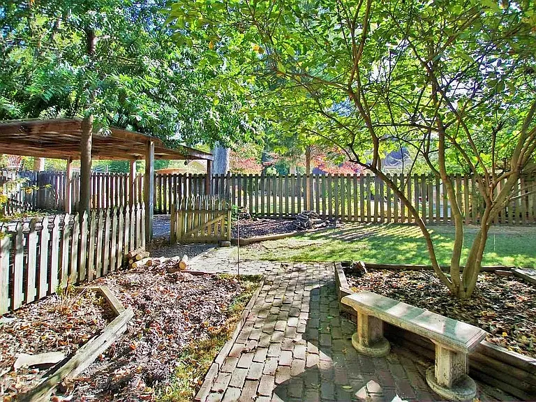 460 Grant St SE — Photo 3