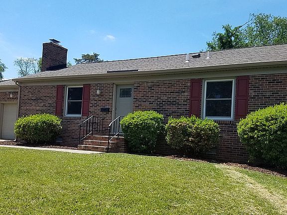 2nd image of 713 Lucas Creek Rd