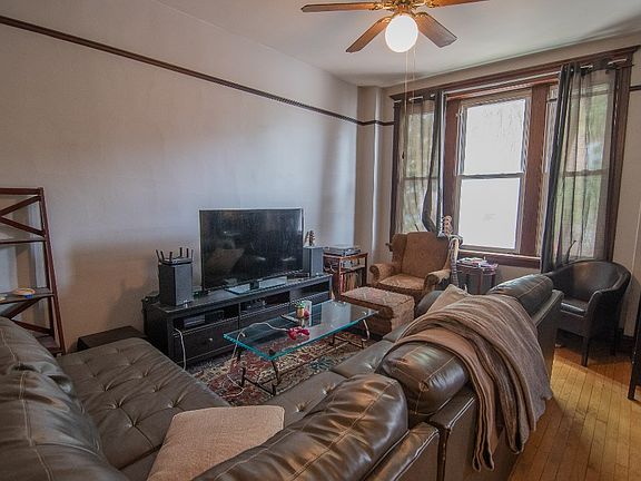 3rd image of 883 N Marshfield Ave APT 1
