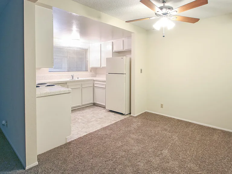 1575 Oak Apartment Homes — Photo 28