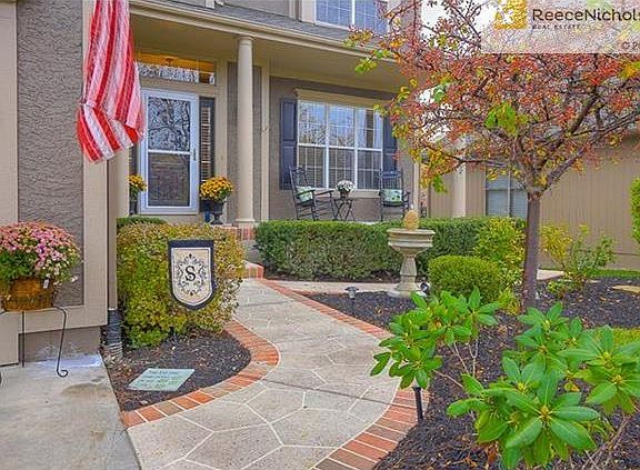 Beautiful Walkway & Front Porch!