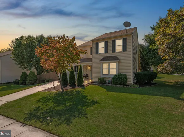 1051 Berkley Dr, Sykesville, MD 21784