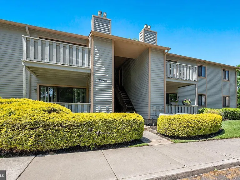103 Woodhollow Dr — Photo 2