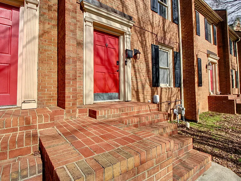 313 10th St NW — Photo 35
