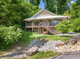 805 N Woodland Dr, Gatlinburg, TN 37738