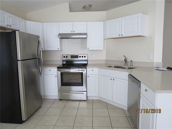 2nd image of 211 Crown St
