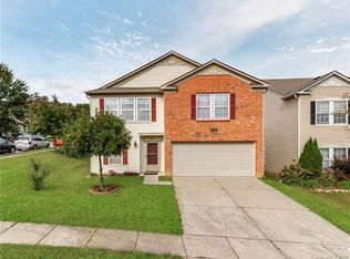 8603 Herons Pond Ct, Charlotte, NC 28215