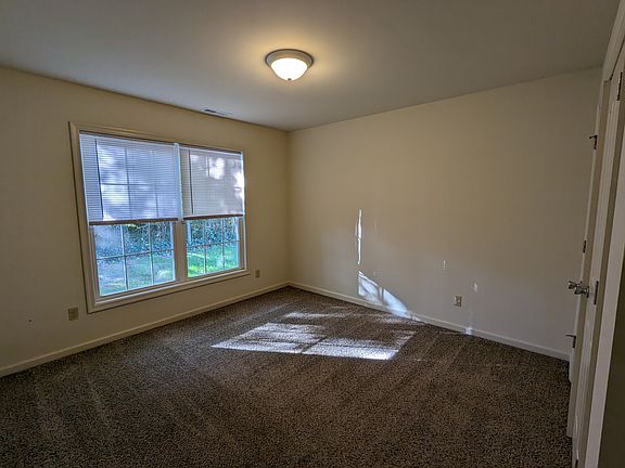 4th image of 117 Willowtree Ln