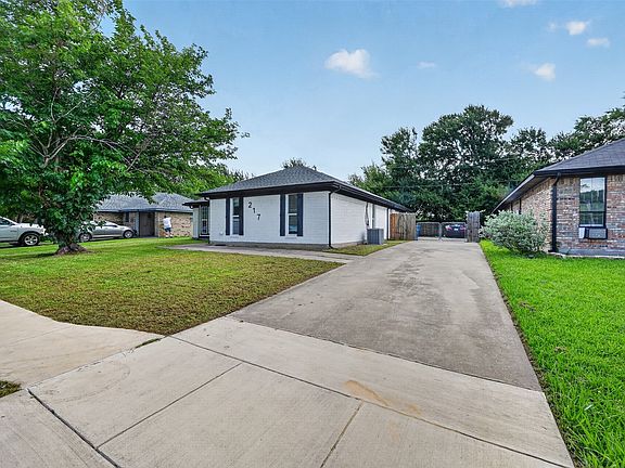 3rd image of 217 Teakwood Dr