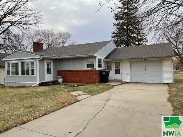 217 Ash St, Aurelia, IA 51005
