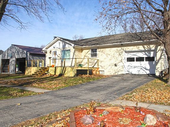 2nd image of 713 Iowa Ave