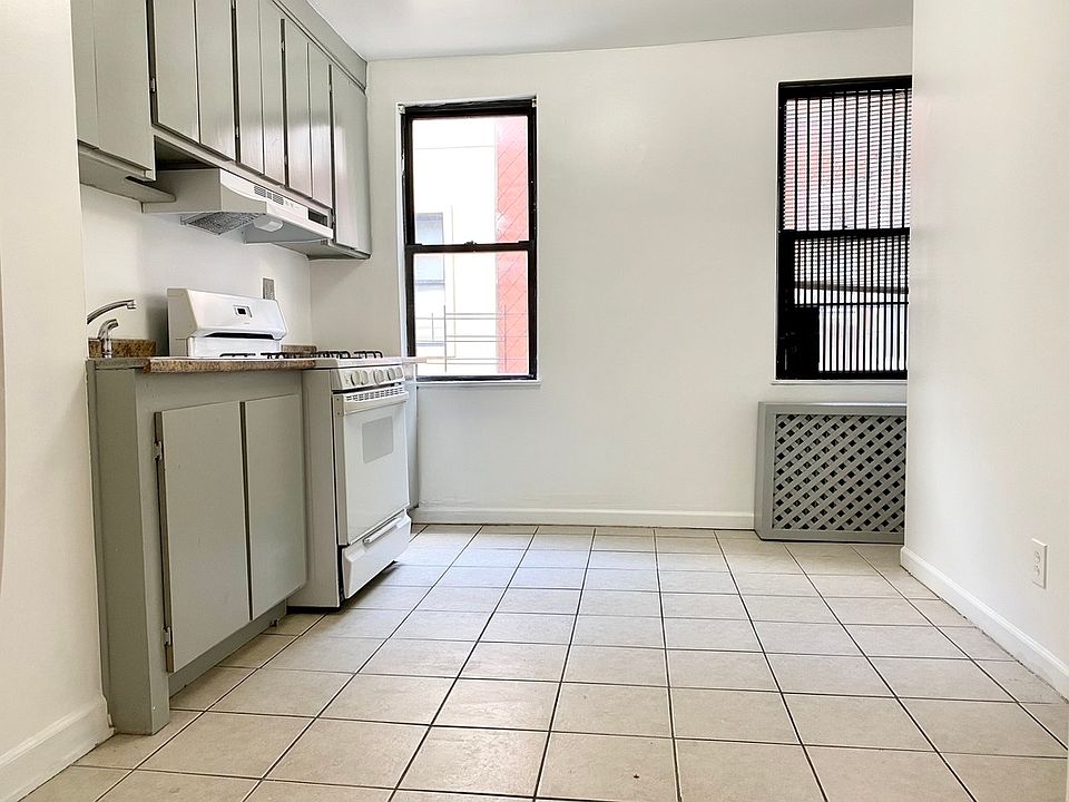 1st image of 204 Scholes St #7