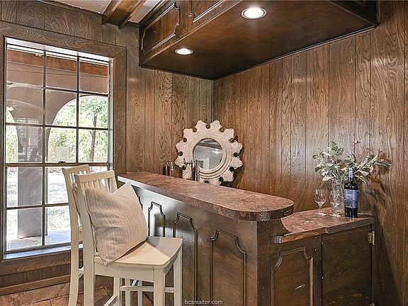 4th image of 2304 Briar Oaks Dr