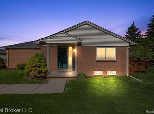 11397 Celtic Manor Dr, Warren, MI 48089