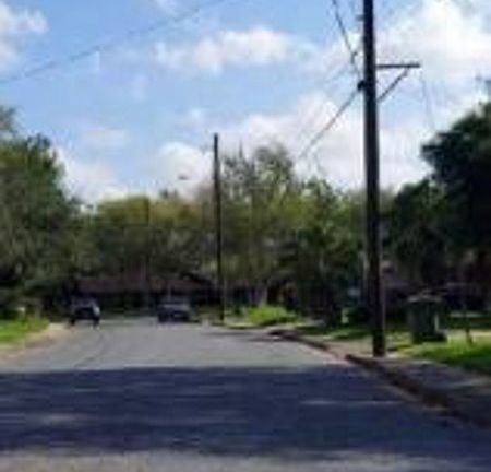 Exterior Neighborhood (street photo)