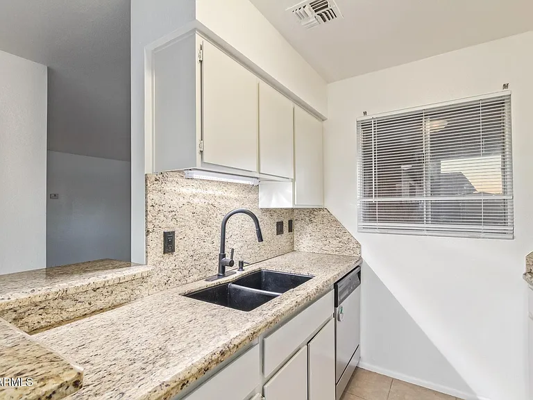 511 W Blackhawk Dr #4 — Photo 15